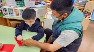 幼兒園親子活動-學習區體驗、動手包潤餅:1140402兒童節親子活動20_0