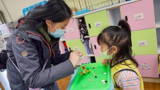 幼兒園親子活動-學習區體驗、動手包潤餅:1140402兒童節親子活動37_0