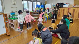 幼兒園親子活動-學習區體驗、動手包潤餅:1140402兒童節親子活動51_0