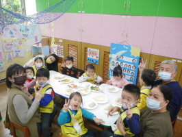 幼兒園親子活動-學習區體驗、動手包潤餅:8課程活動201_0